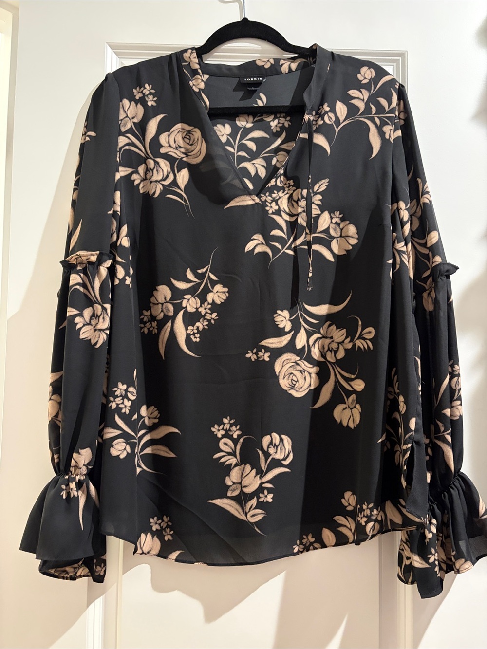torrid Black Blush Floral V-Neck Tie-Sleeve Blouse
